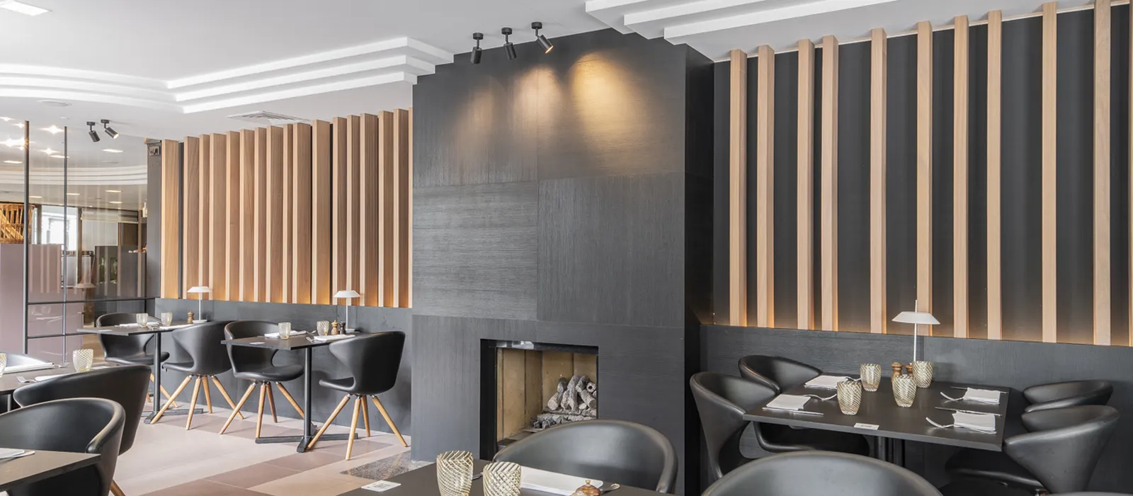 1740563566-Casino Hotel - Restaurant LR-12